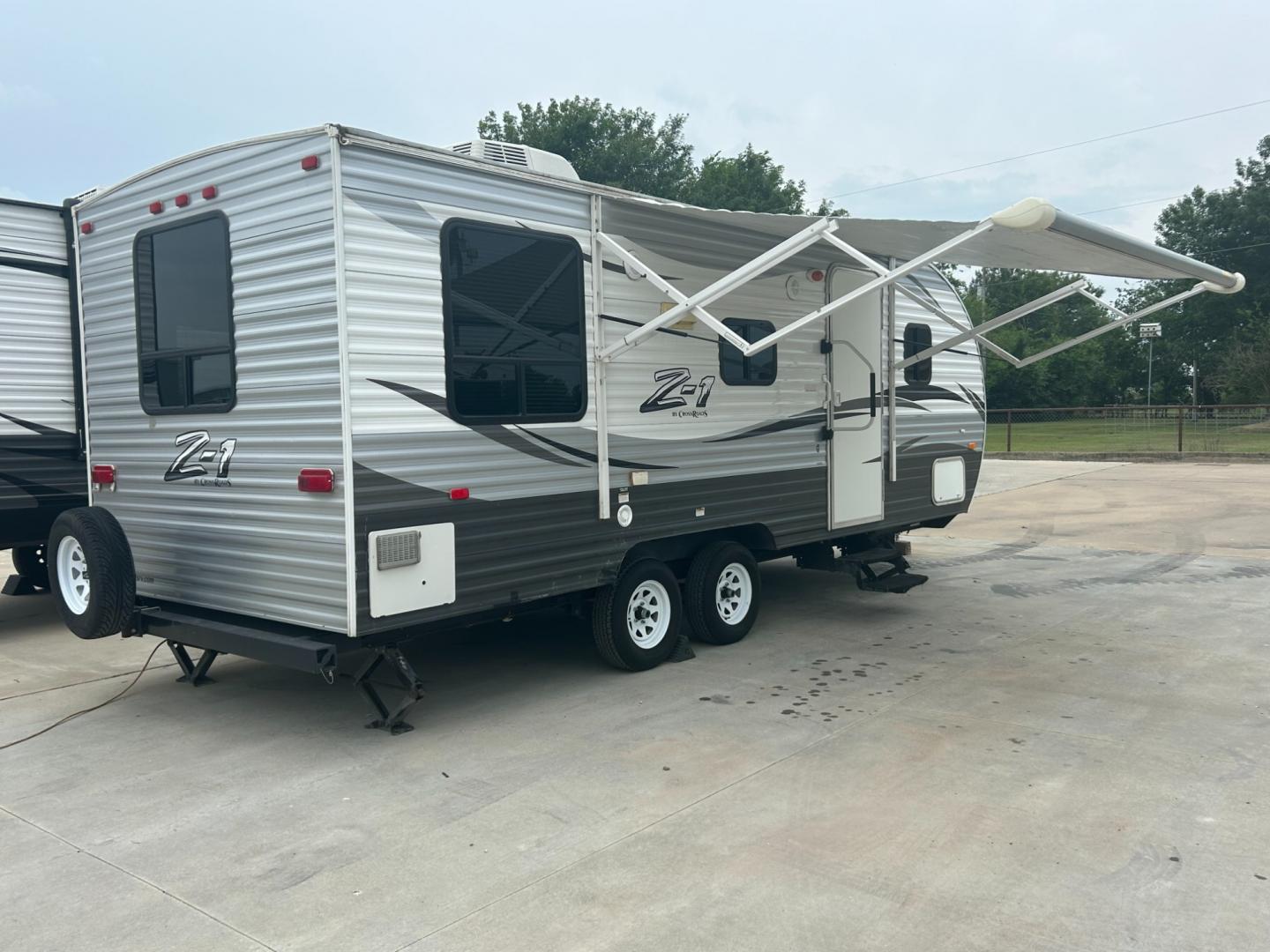 2016 Silver /TAN Crossroads RV Z-1 211RD (4V0TC2120GJ) , located at 17760 Hwy 62, Morris, OK, 74445, 35.609104, -95.877060 - CAMPING SEASON IS HERE! TAKE A LOOK AT OUR 2016 CROSSROADS Z-1. THIS CAMPER IS 25FT. THE OUTSIDE HAS A POWER AWNING, DUAL AXEL, OUTSIDE STORAGE, AND POWER HITCH. IN THE FRONT OF THE CAMPER HAS A QUEEN SIZE BED, AND OVERHEAD STORAGE. IN THE REAR OF THE CAMPER IS A BOOTH STYLE DINETTE THAT DROPS DOWN - Photo#2